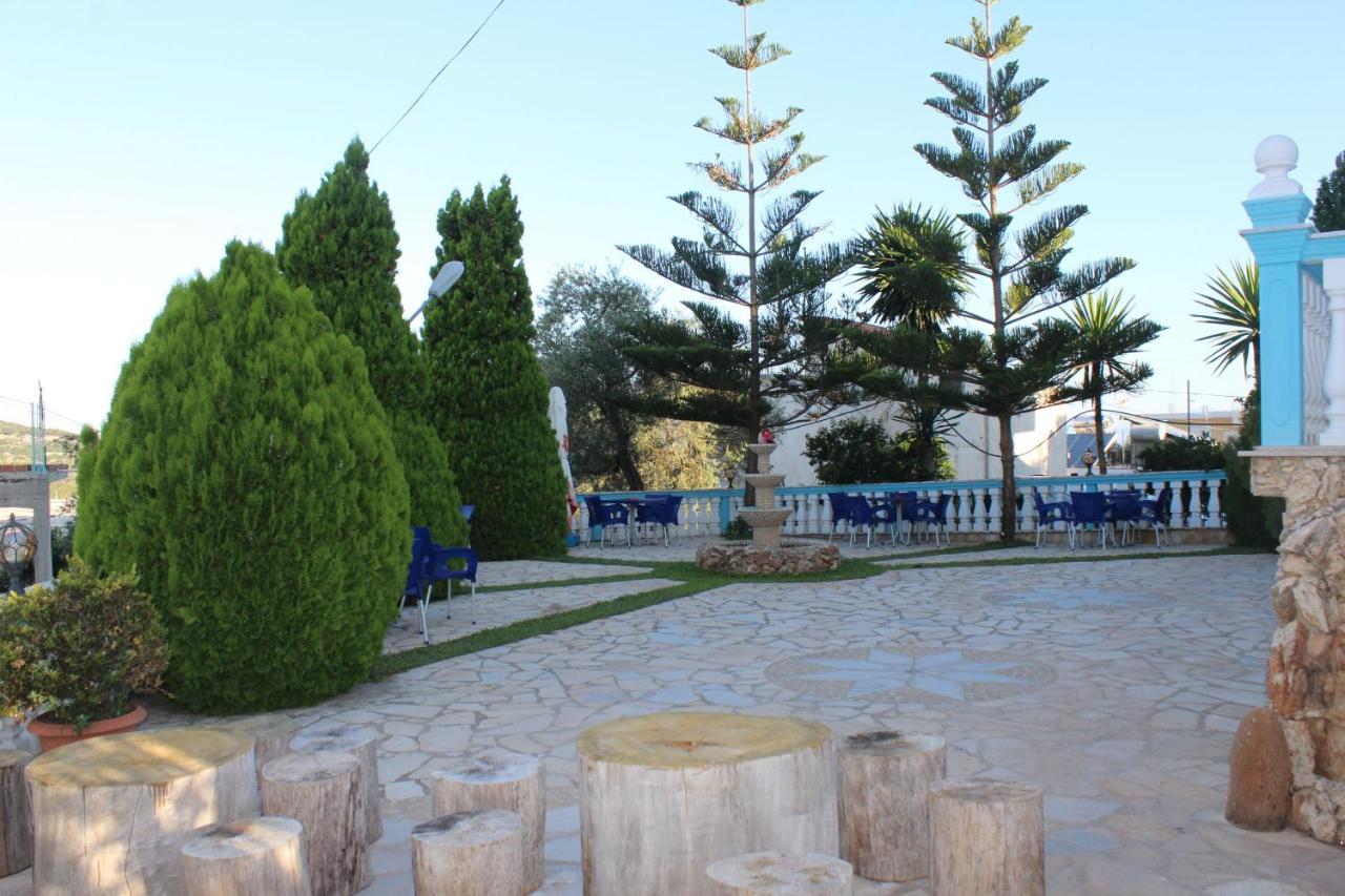 Esmeralda Hotel & Restaurant Ксамил Екстериор снимка