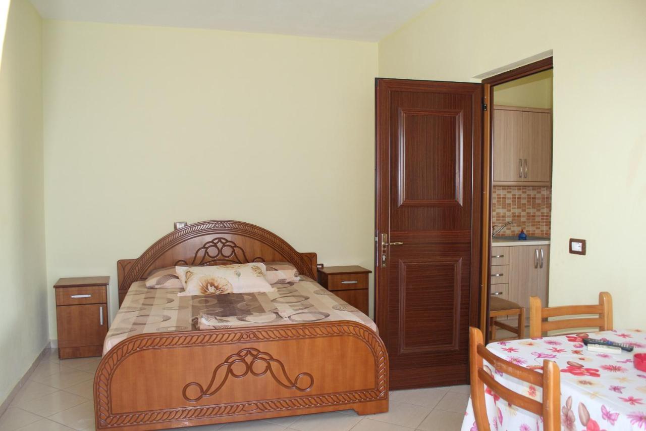 Esmeralda Hotel & Restaurant Ксамил Екстериор снимка