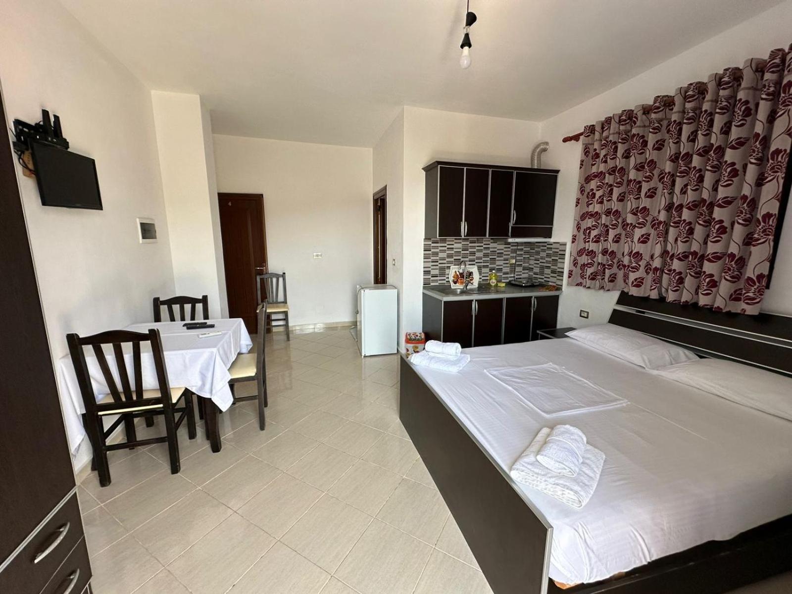 Esmeralda Hotel & Restaurant Ксамил Екстериор снимка