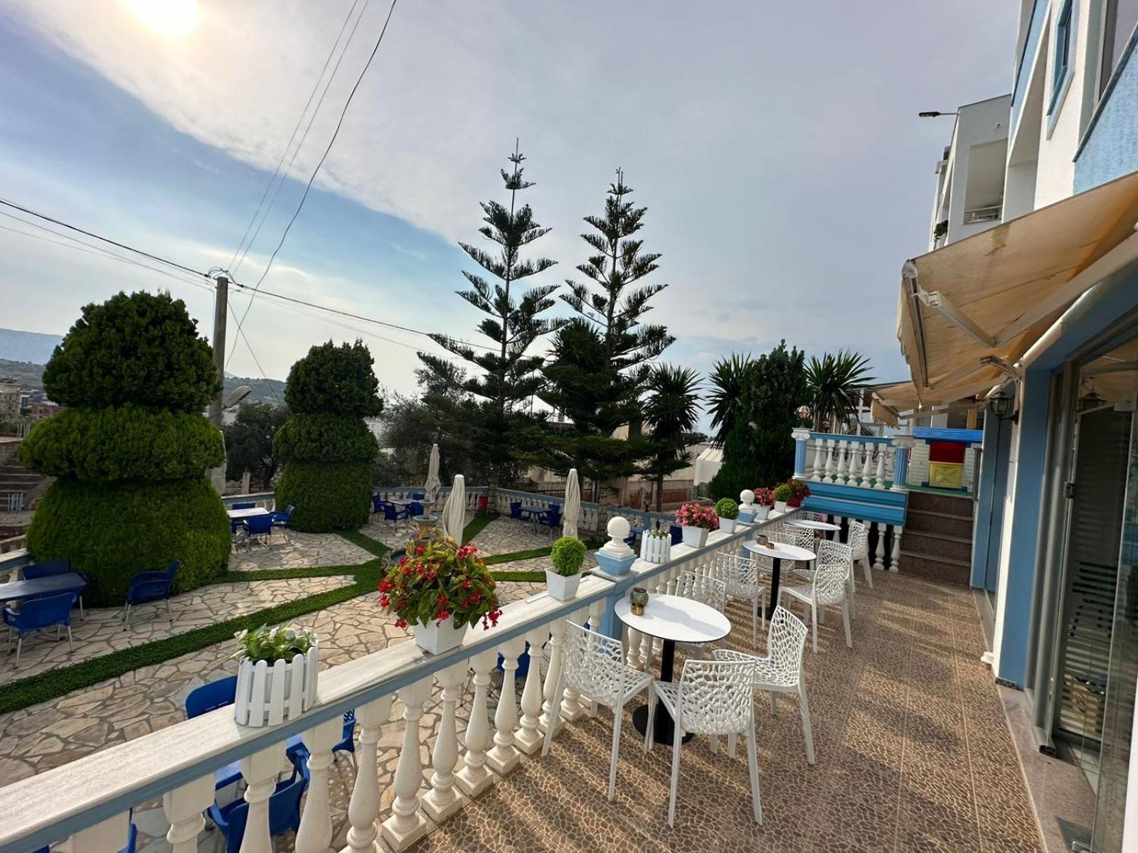 Esmeralda Hotel & Restaurant Ксамил Екстериор снимка