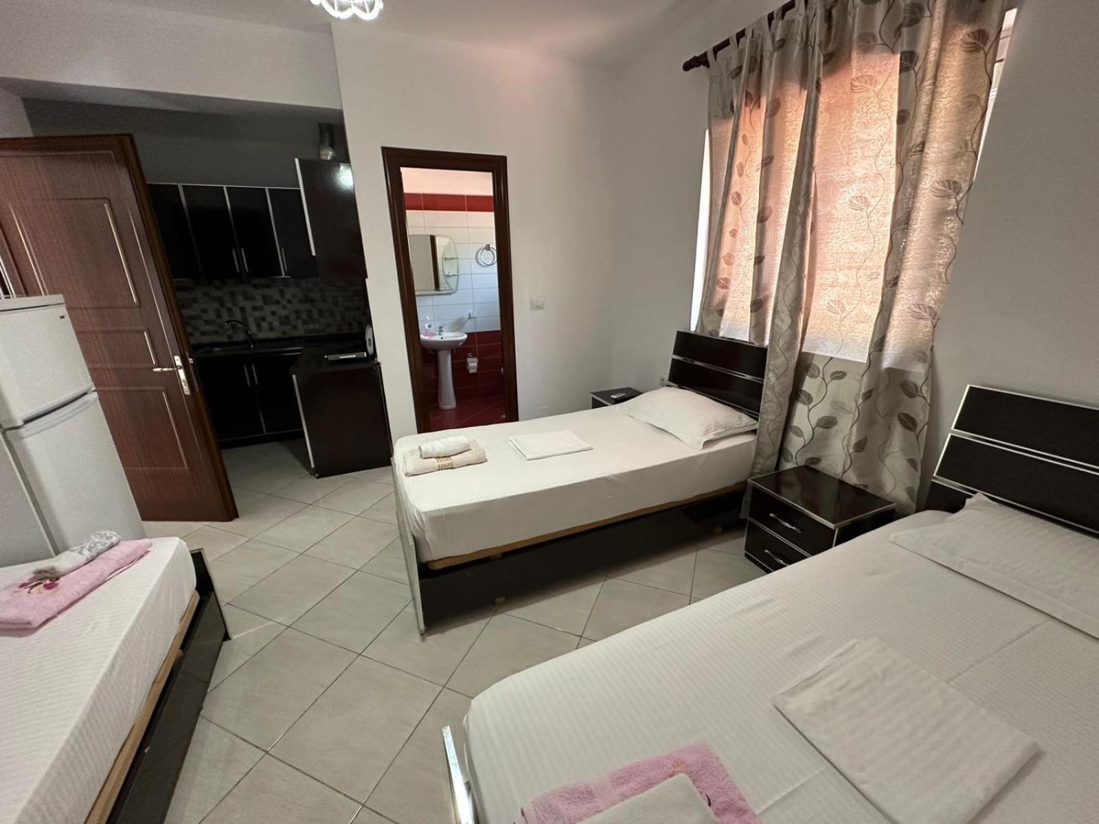 Esmeralda Hotel & Restaurant Ксамил Екстериор снимка